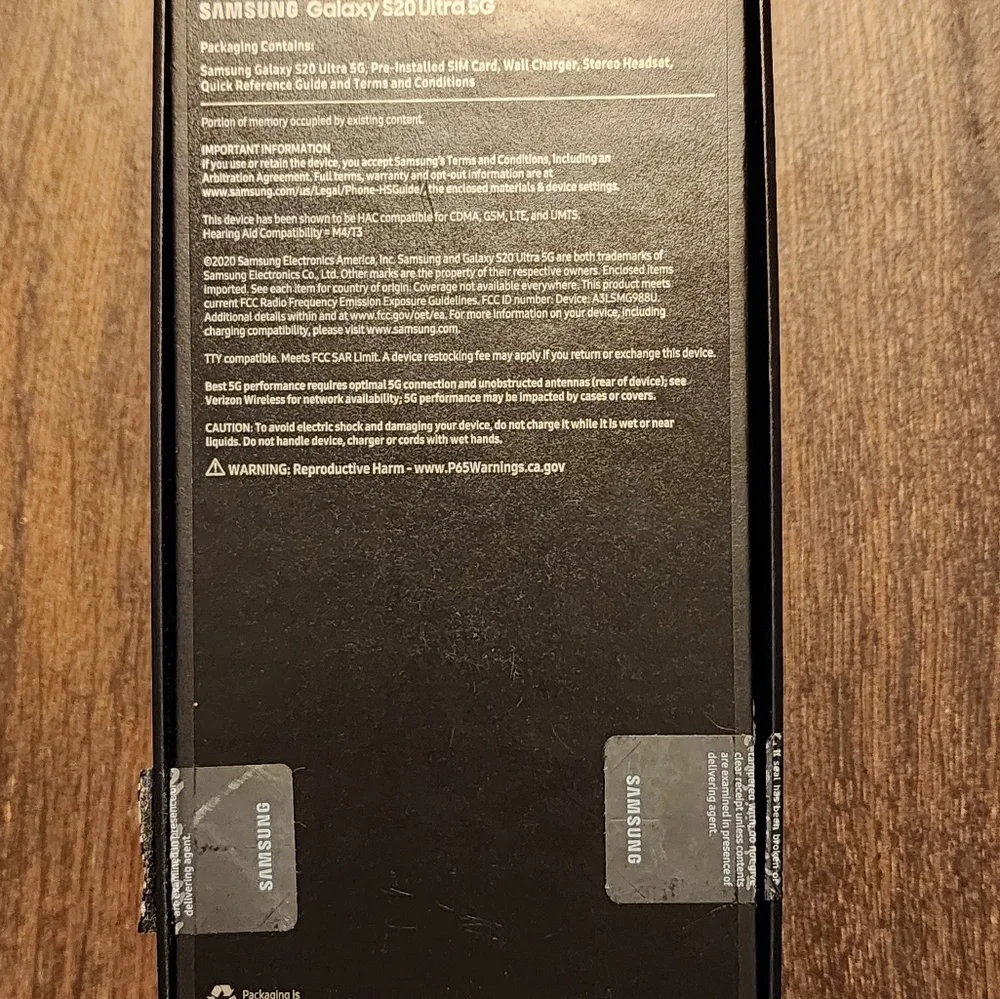 Samsung S20 Ultra 5G box with headphones - Picture 3 of 9